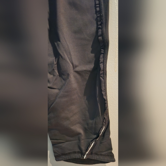 Lululemon cropped leggings 14" inseam - Picture 4 of 6